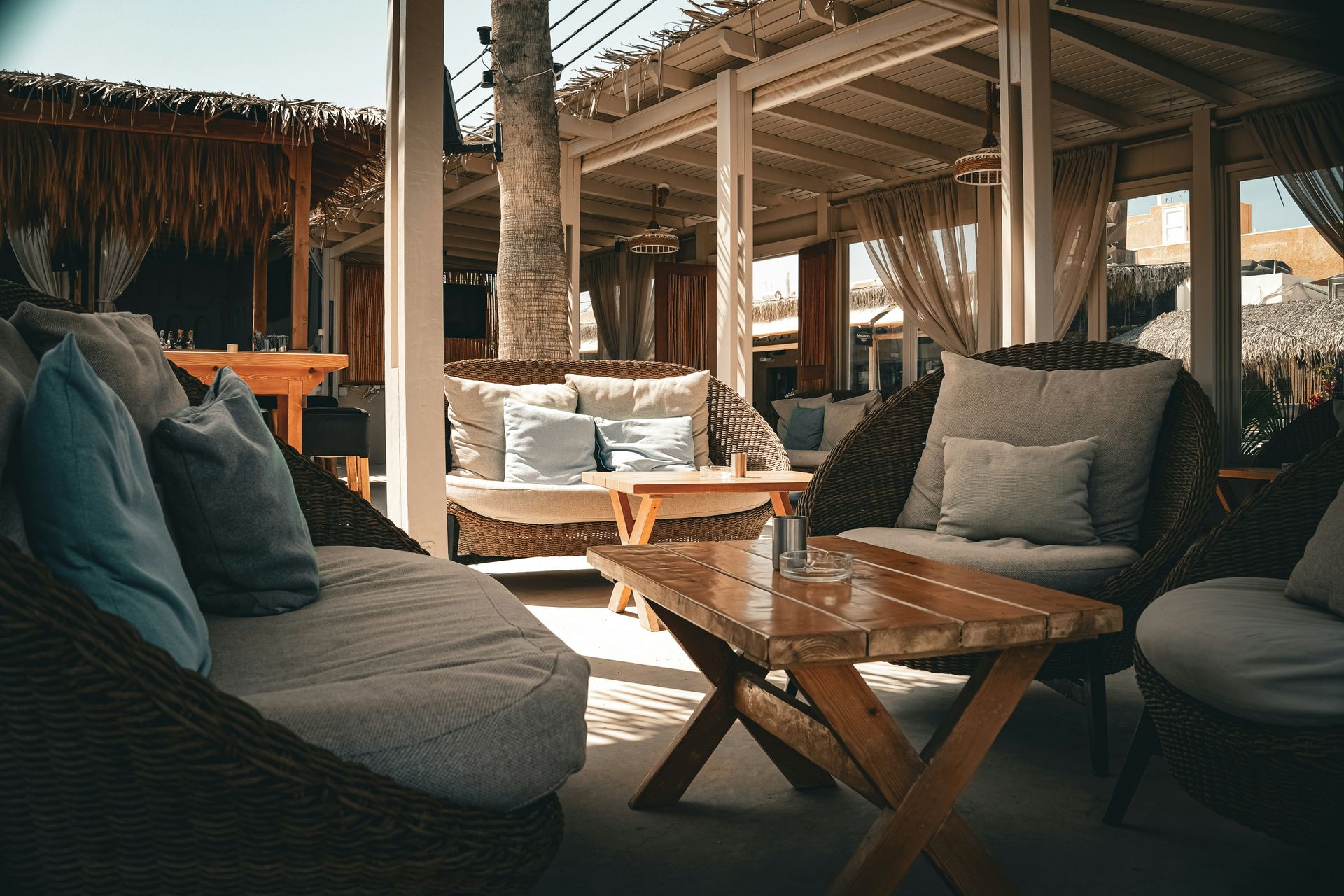 Cuisine d'été et terrasse aménagée en Alsace